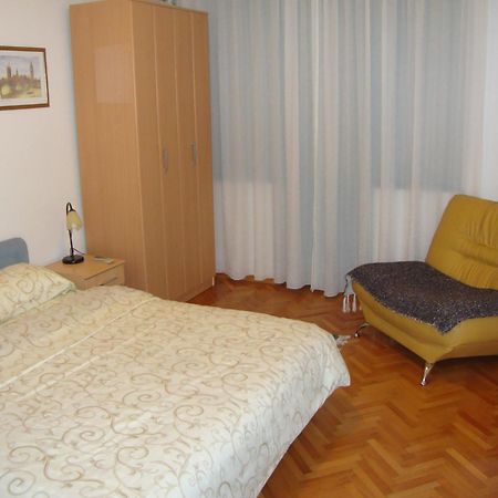 Centre Point Apartment Podgoriţa Cameră foto